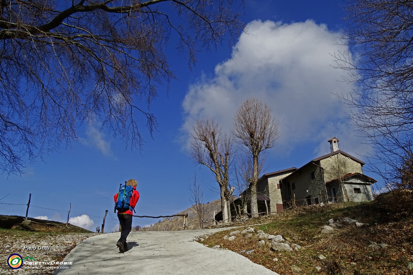 29 Strada sterrata a tratti ben cementata.JPG -                                